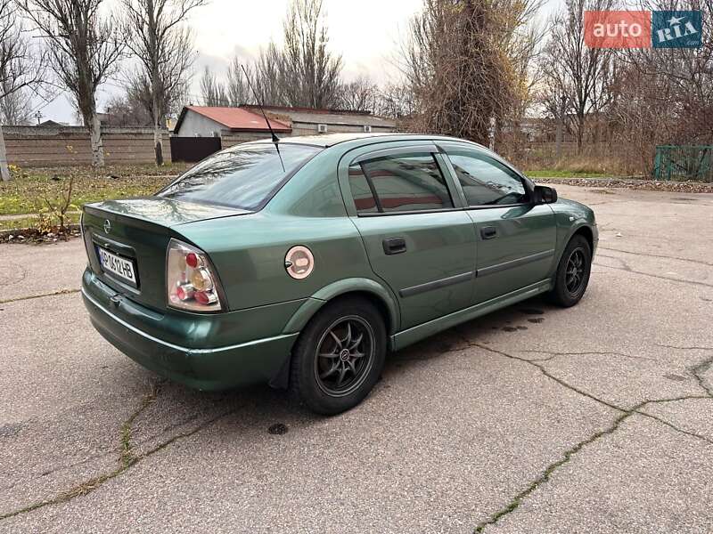 Седан Opel Astra 2005 в Запорожье