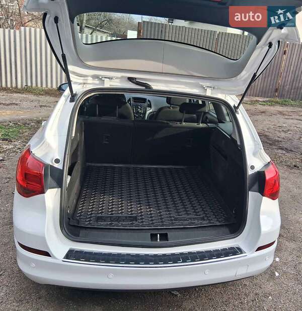 Універсал Opel Astra 2011 в Харкові