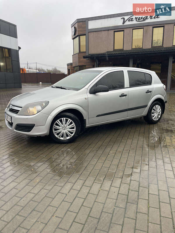 Хэтчбек Opel Astra 2006 в Ровно
