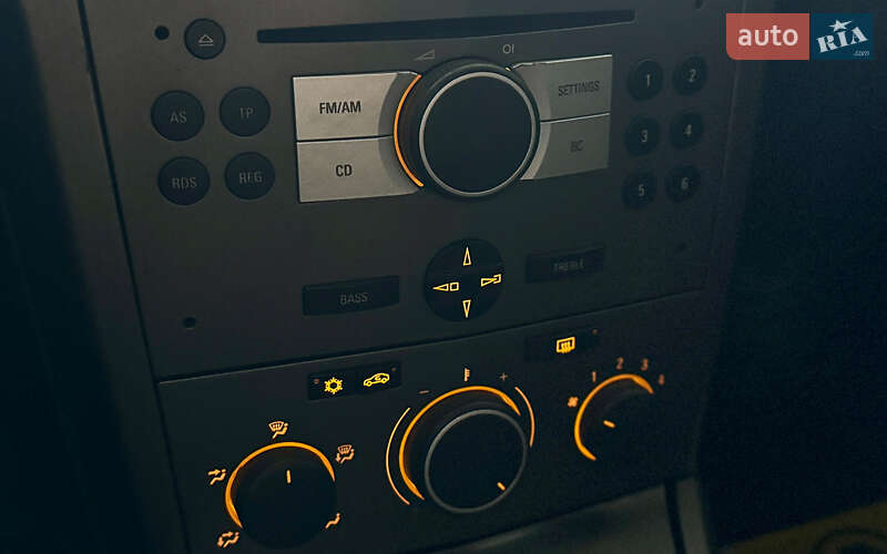 Хетчбек Opel Astra 2005 в Шептицькому