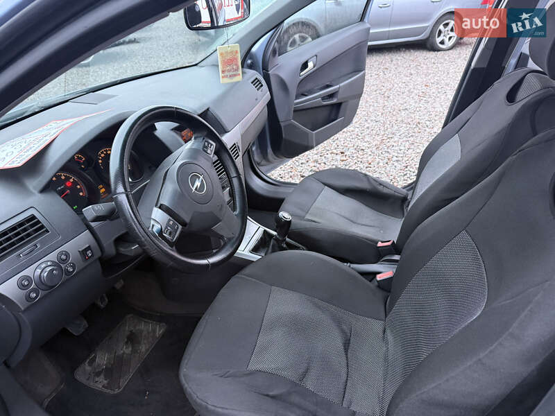 Универсал Opel Astra 2006 в Переяславе