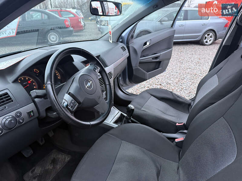 Универсал Opel Astra 2006 в Переяславе
