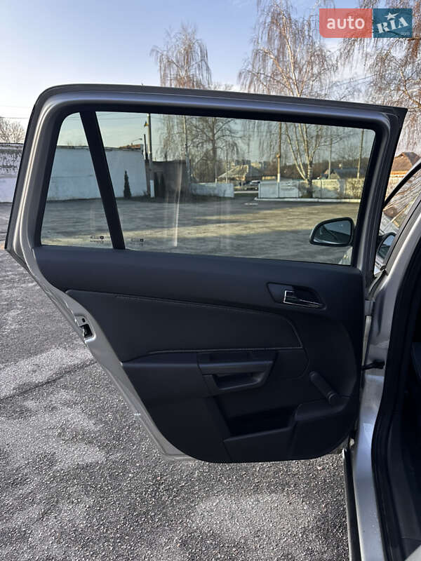 Універсал Opel Astra 2010 в Харкові