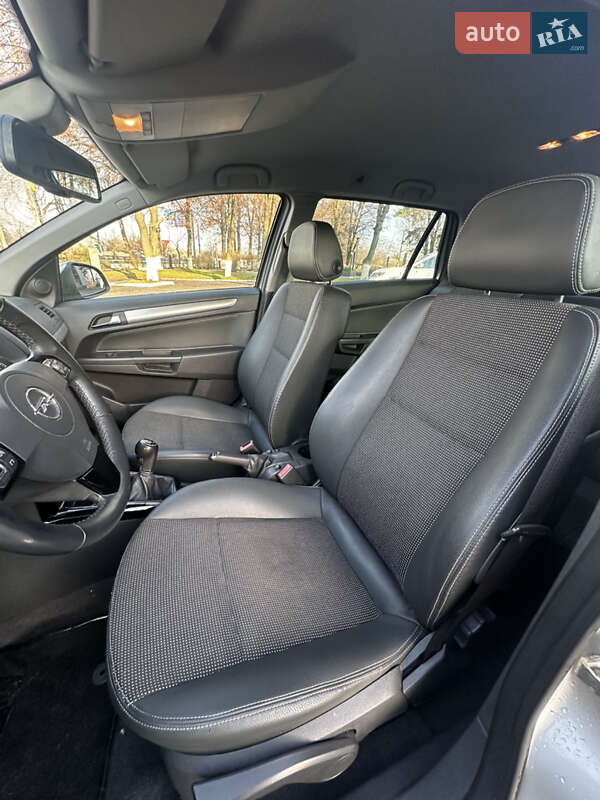 Універсал Opel Astra 2010 в Харкові