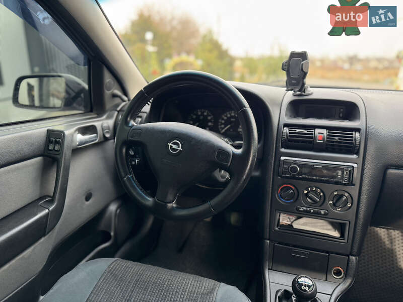 Седан Opel Astra 2007 в Новом Буге