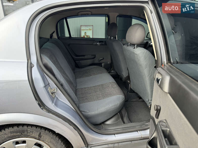 Седан Opel Astra 2007 в Новом Буге