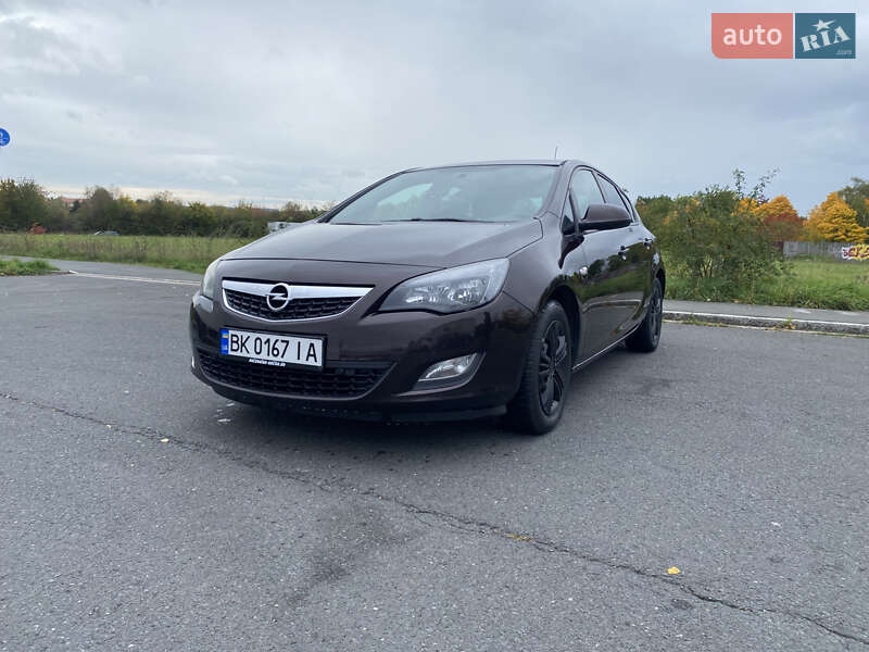 Opel Astra 2011 Opel Astra 2011