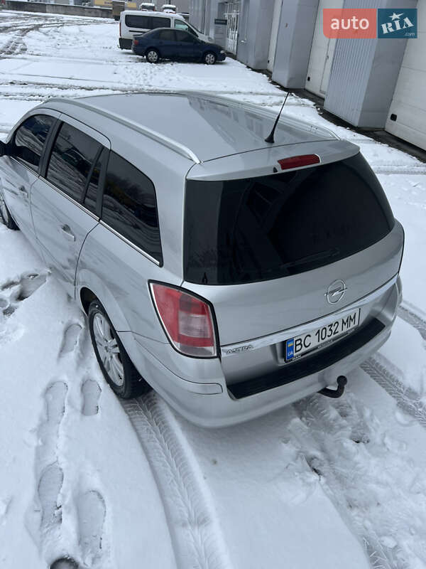 Универсал Opel Astra 2009 в Львове