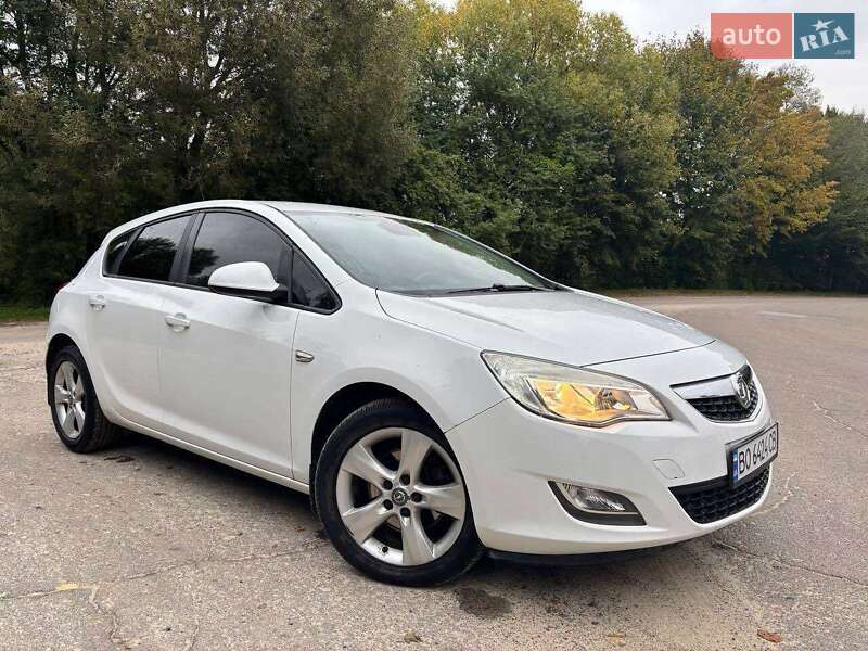 Хэтчбек Opel Astra 2010 в Жовкве