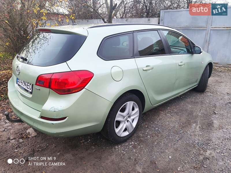 Універсал Opel Astra 2011 в Харкові