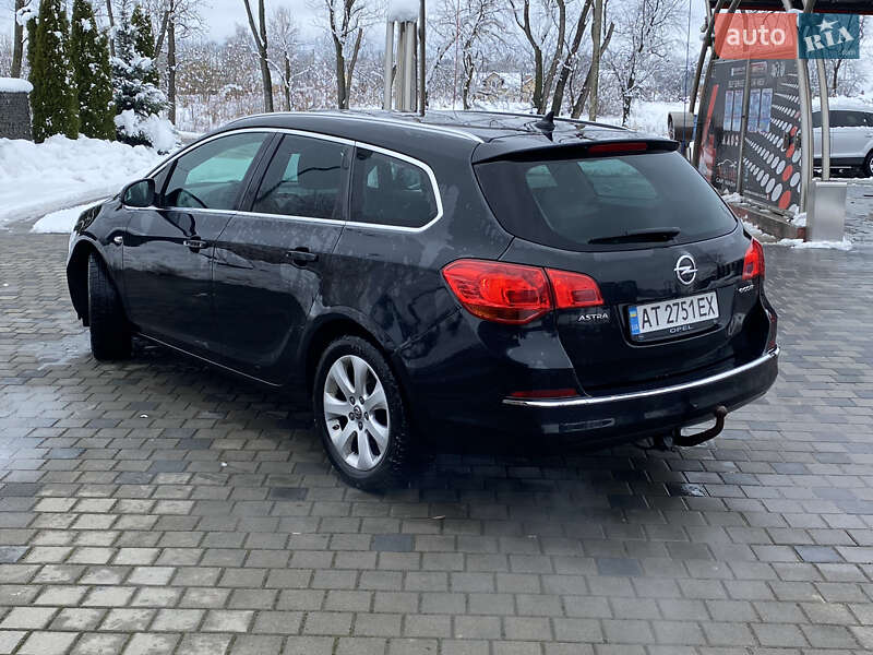 Универсал Opel Astra 2014 в Ивано-Франковске