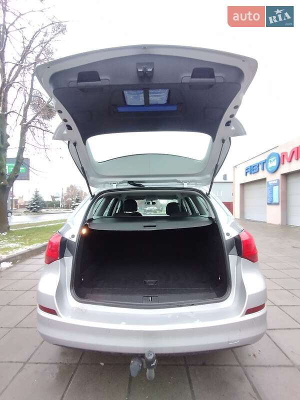 Універсал Opel Astra 2011 в Луцьку