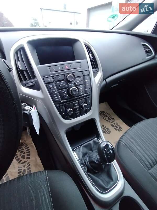 Універсал Opel Astra 2011 в Луцьку