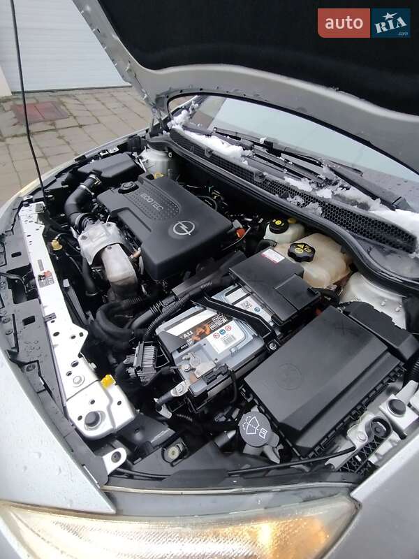 Універсал Opel Astra 2011 в Луцьку