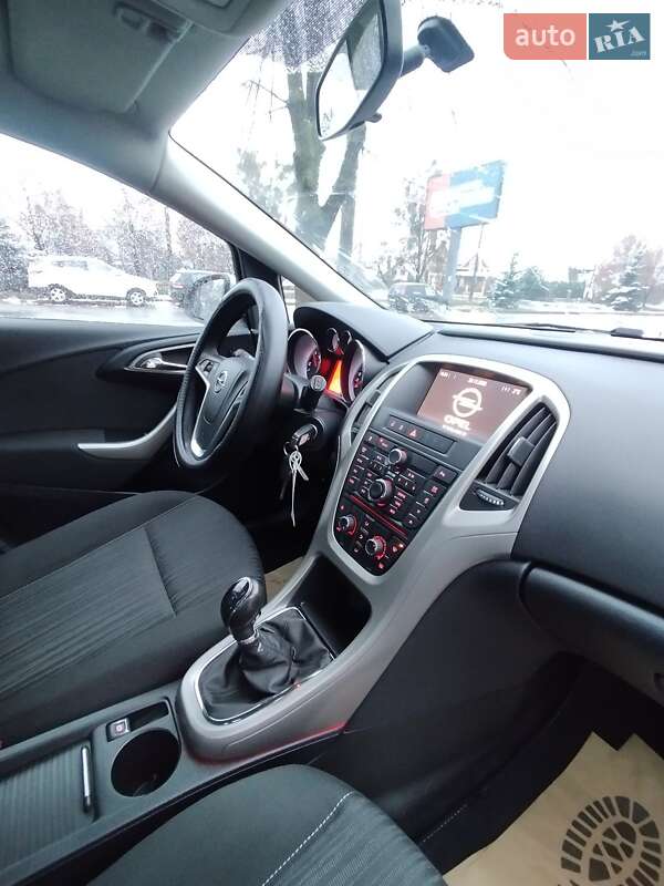 Універсал Opel Astra 2011 в Луцьку