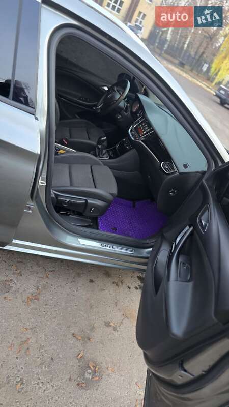 Универсал Opel Astra 2017 в Павлограде