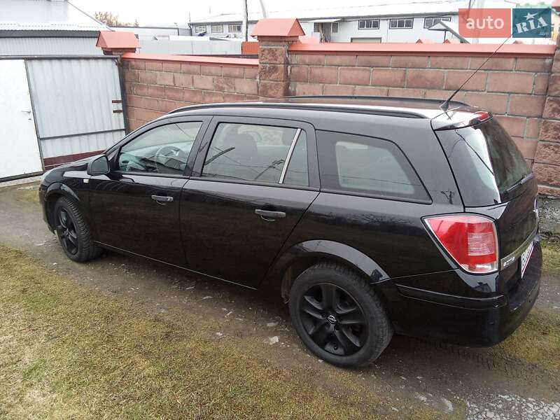 Универсал Opel Astra 2012 в Львове