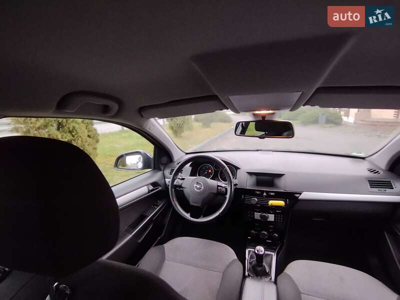 Универсал Opel Astra 2010 в Звягеле