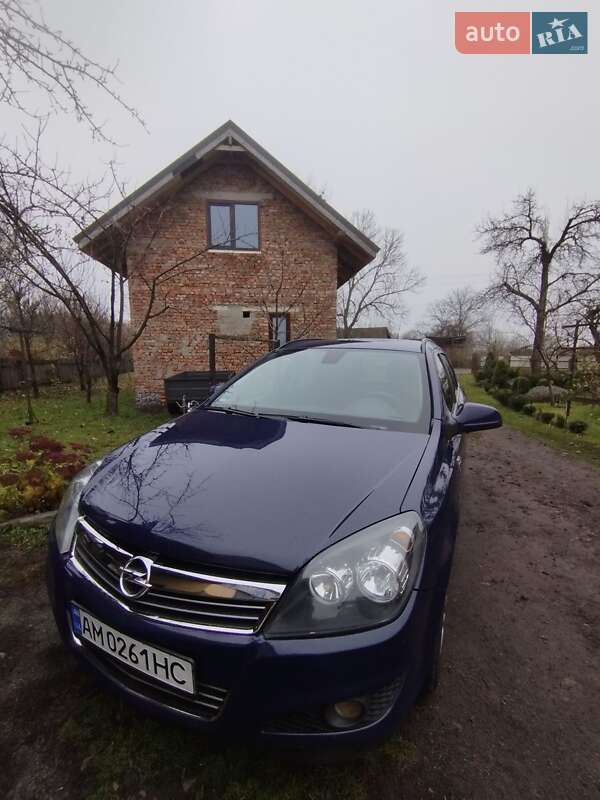 Универсал Opel Astra 2010 в Звягеле