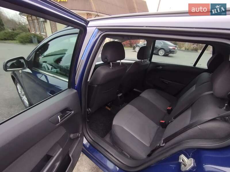 Универсал Opel Astra 2010 в Звягеле