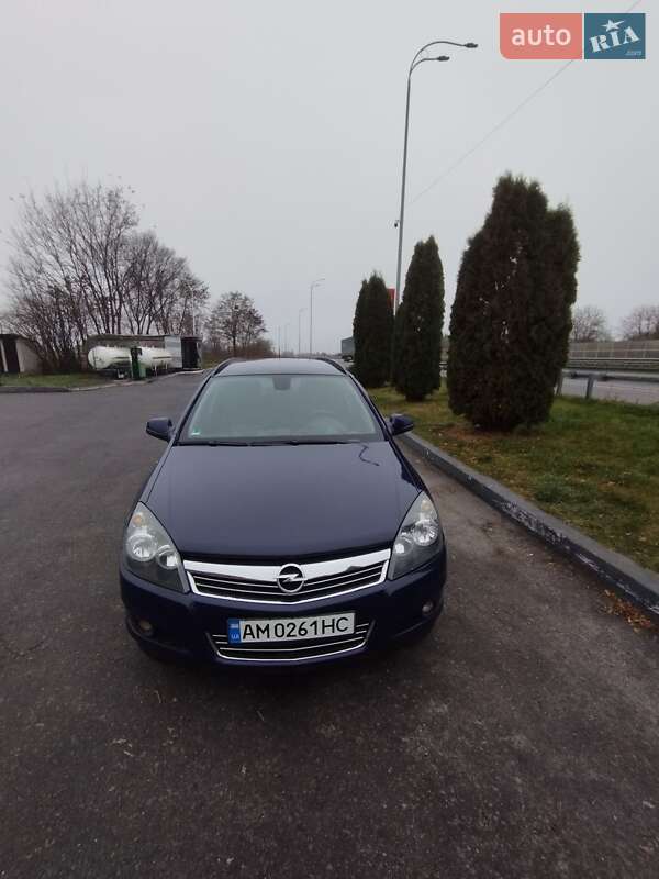 Универсал Opel Astra 2010 в Звягеле