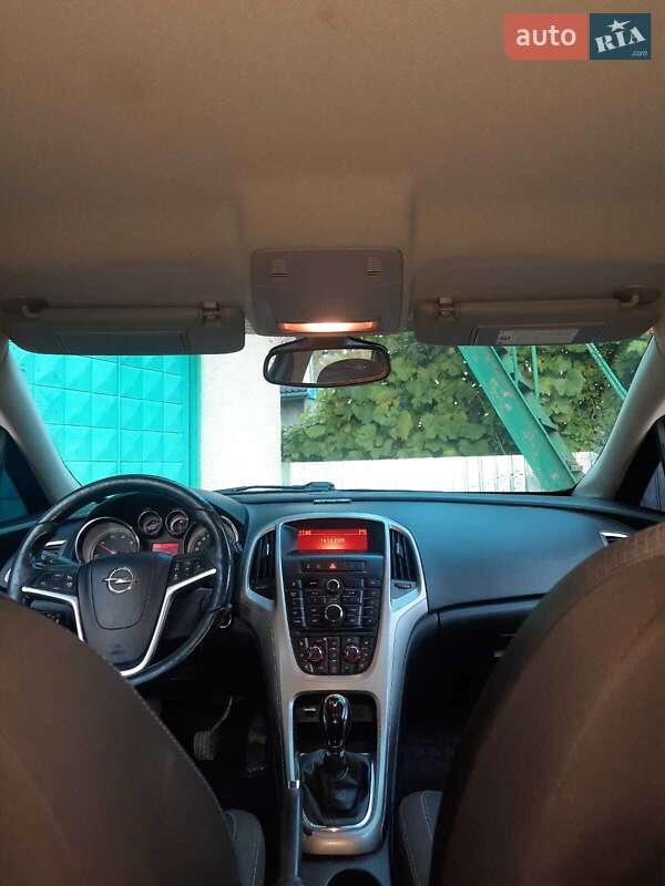 Універсал Opel Astra 2013 в Красилові