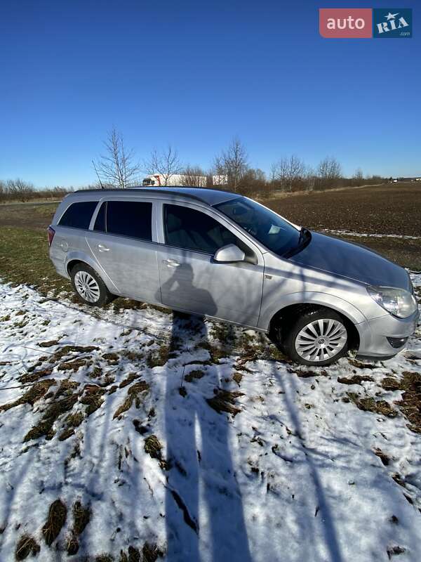 Универсал Opel Astra 2009 в Ивано-Франковске