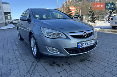 Универсал Opel Astra 2012 в Львове