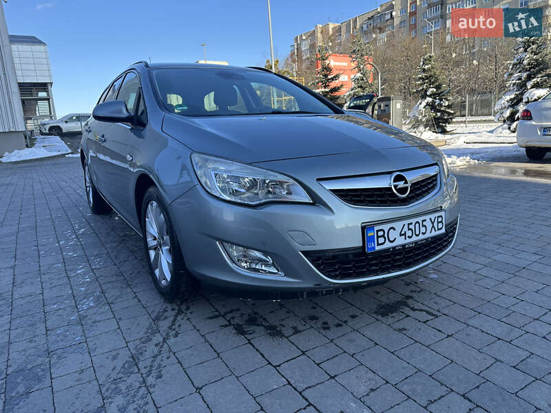 Універсал Opel Astra 2012 в Львові
