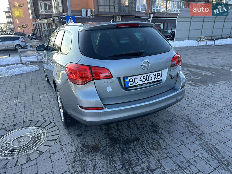 Універсал Opel Astra 2012 в Львові