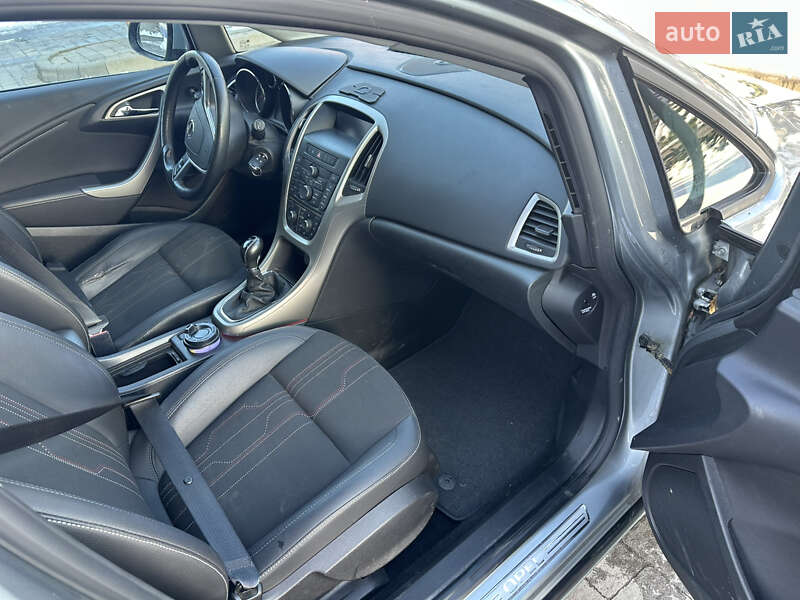 Універсал Opel Astra 2012 в Львові