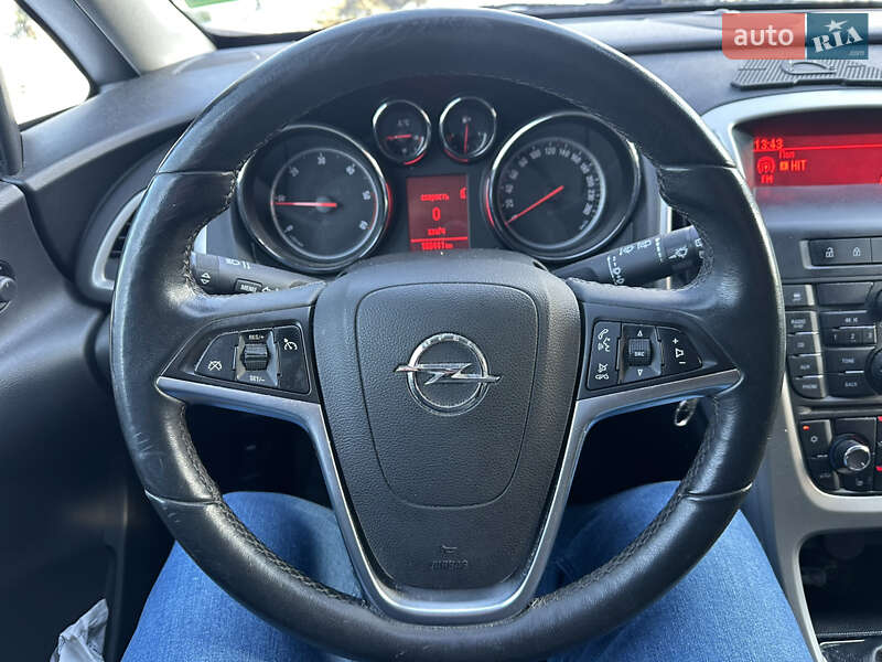 Універсал Opel Astra 2012 в Львові