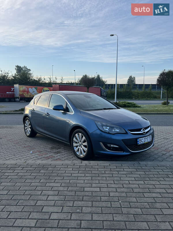 Хэтчбек Opel Astra 2015 в Львове