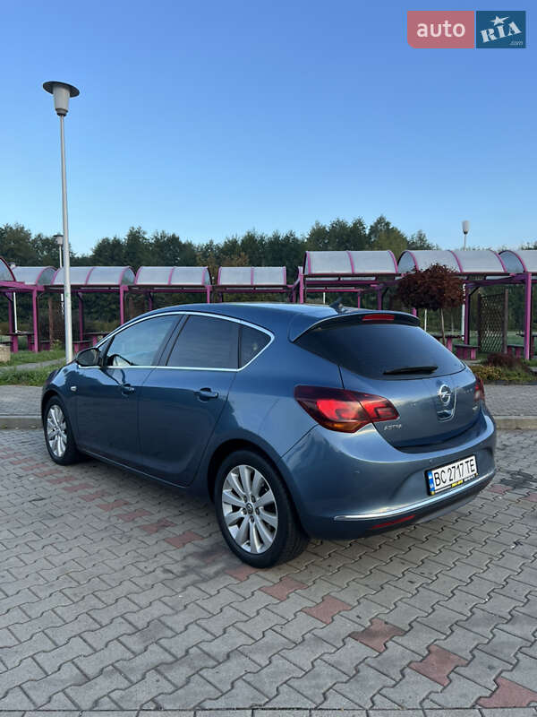 Хэтчбек Opel Astra 2015 в Львове