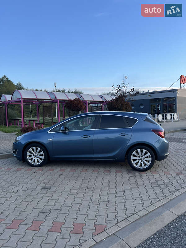 Хэтчбек Opel Astra 2015 в Львове