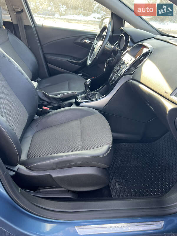 Хэтчбек Opel Astra 2015 в Львове