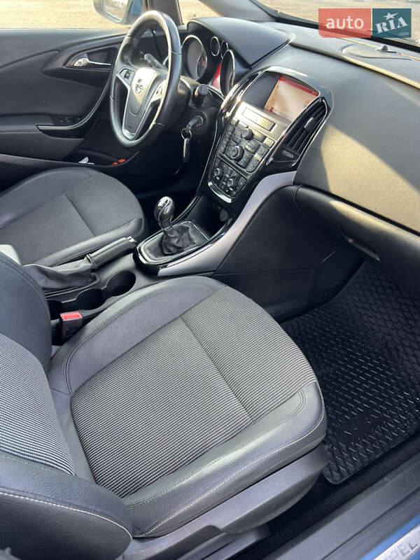 Хэтчбек Opel Astra 2015 в Львове