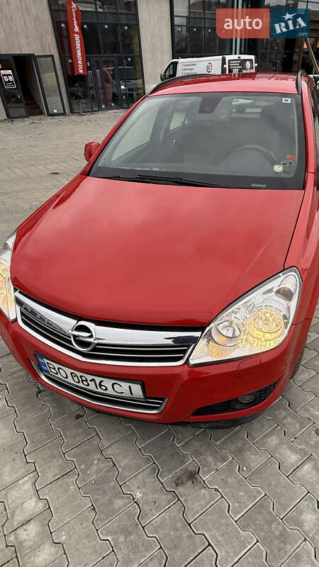 Універсал Opel Astra 2010 в Тернополі