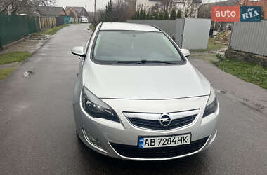Универсал Opel Astra 2012 в Калиновке