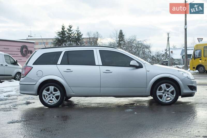 Універсал Opel Astra 2009 в Дрогобичі
