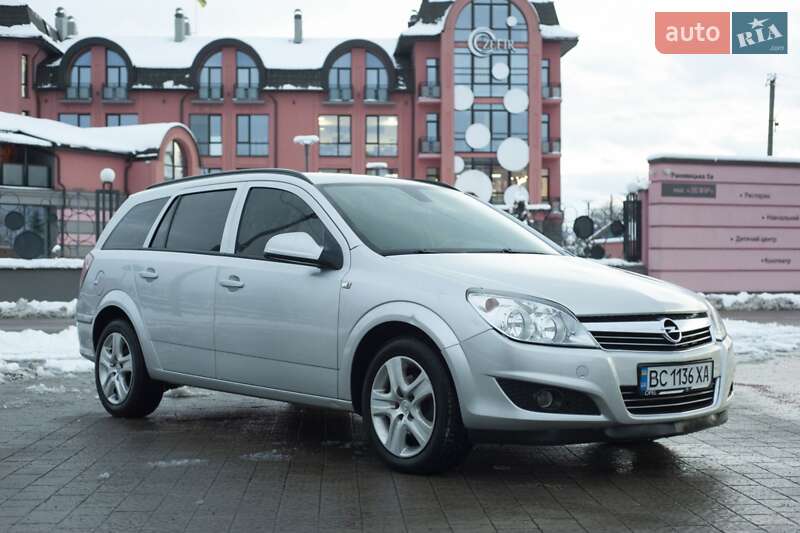 Універсал Opel Astra 2009 в Дрогобичі