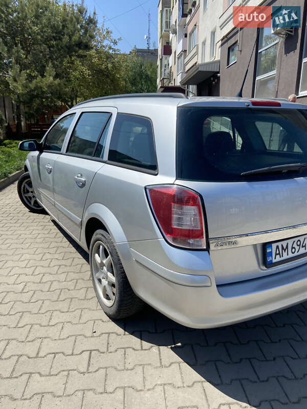 Універсал Opel Astra 2005 в Бердичеві