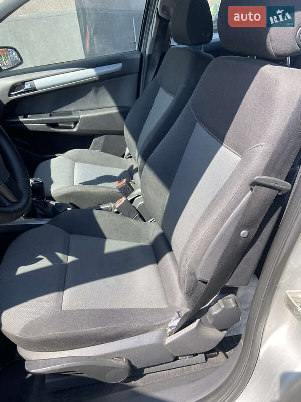 Універсал Opel Astra 2005 в Бердичеві