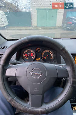 Универсал Opel Astra 2004 в Киеве