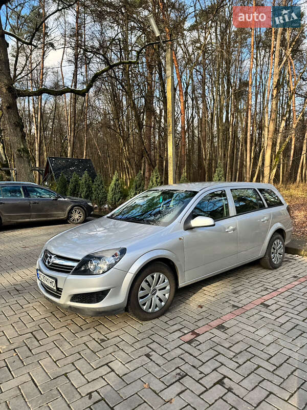 Універсал Opel Astra 2009 в Луцьку