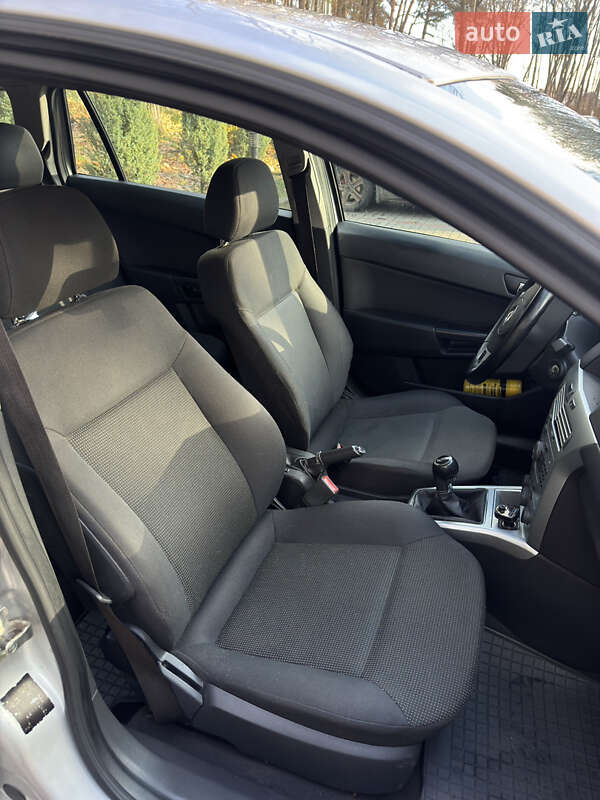 Універсал Opel Astra 2009 в Луцьку