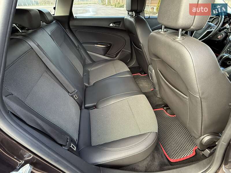 Универсал Opel Astra 2012 в Киеве