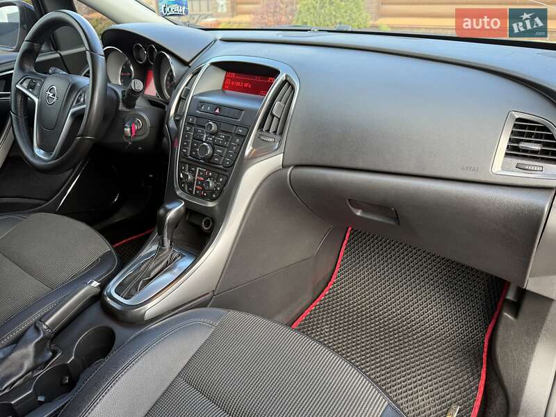 Универсал Opel Astra 2012 в Киеве