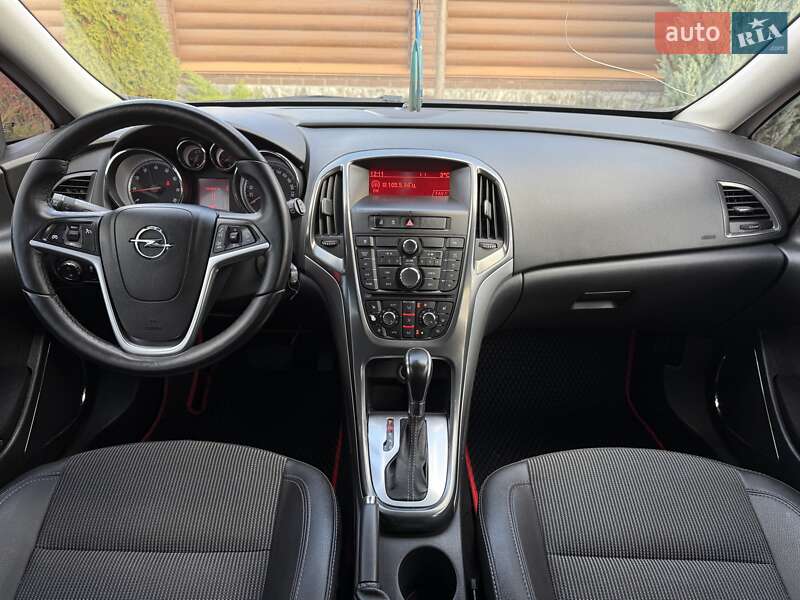 Универсал Opel Astra 2012 в Киеве