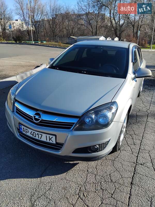 Хетчбек Opel Astra 2011 в Запоріжжі